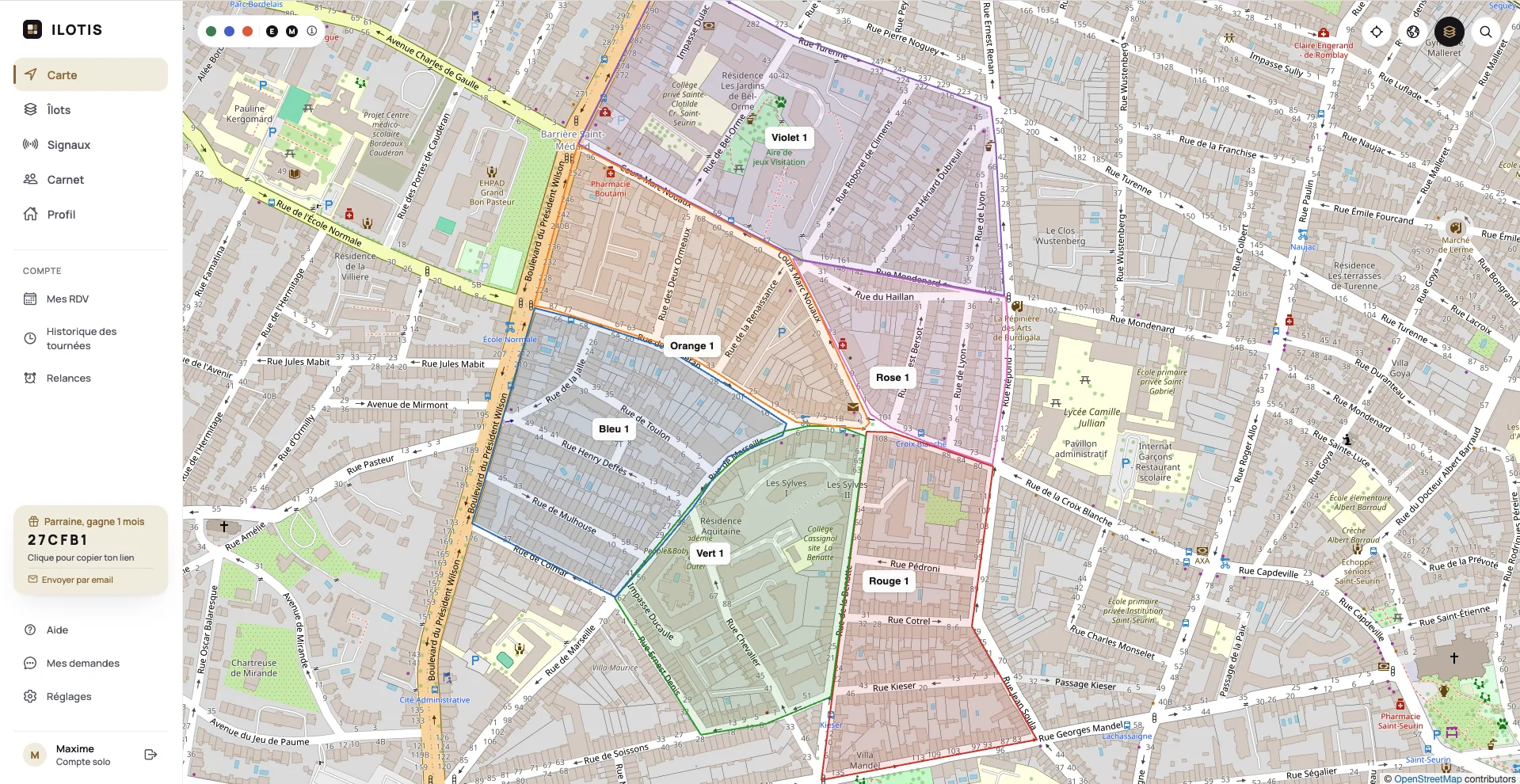 Ilotis en version web complète : plusieurs îlots tracés et colorés sur un quartier réel de Bordeaux, avec le menu Carte, Îlots, Signaux, Carnet, Profil visible